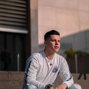 Meet your Posher, Cody